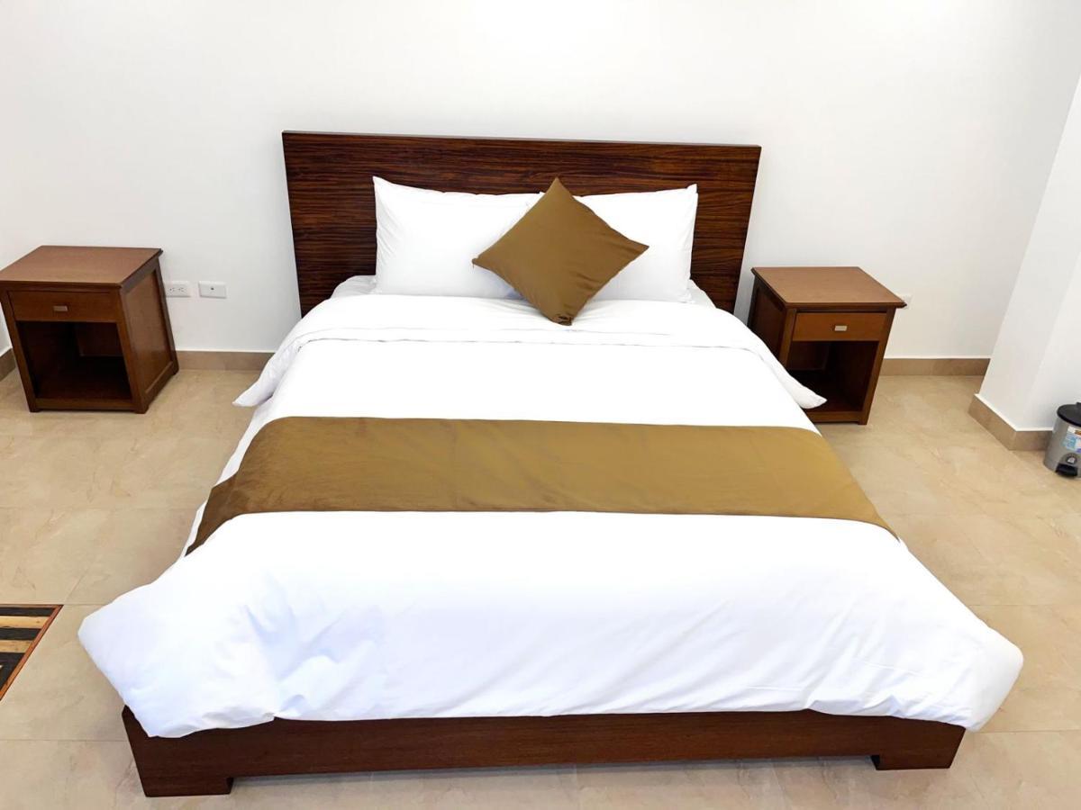 Airos Hotel بانيوس المظهر الخارجي الصورة
